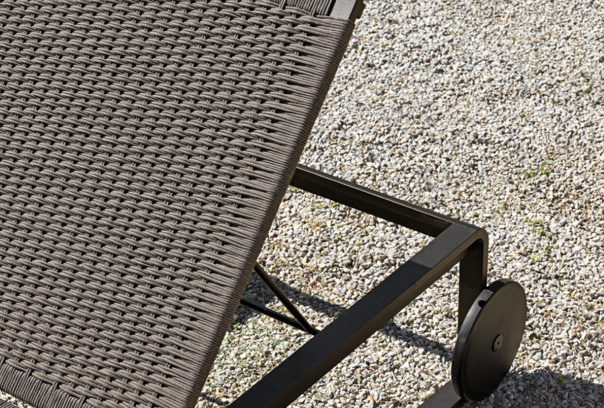 Guell by simplysofas.in